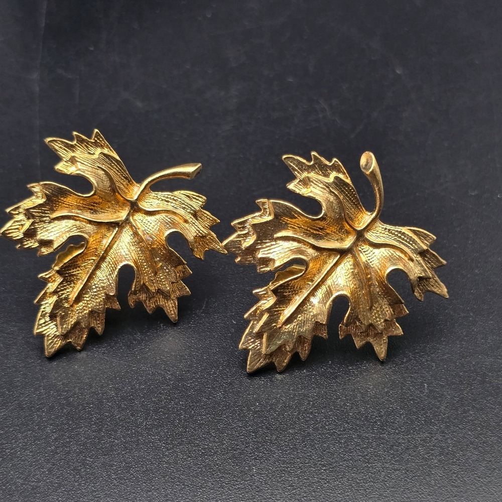 Avon 1999 Solar Magic Leaf Earrings Gold Tone Vintage Fall Autumn Jewelry